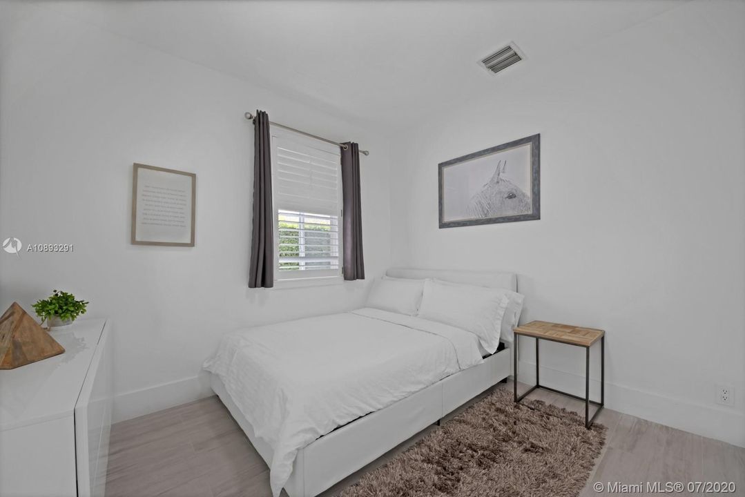 Recently Rented: $18,000 (6 beds, 4 baths, 4648 Square Feet)