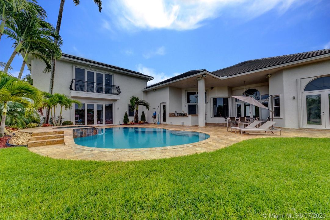 Recently Rented: $18,000 (6 beds, 4 baths, 4648 Square Feet)