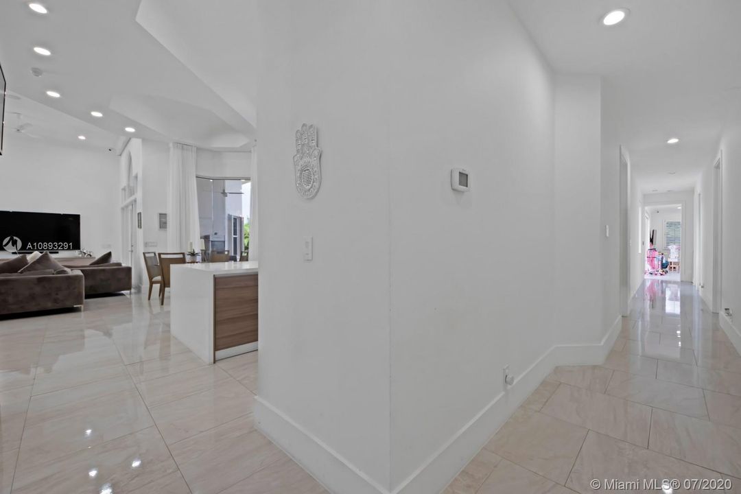 Recently Rented: $18,000 (6 beds, 4 baths, 4648 Square Feet)