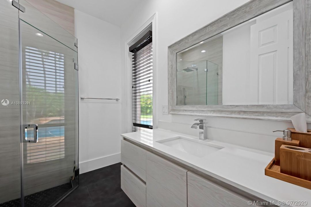 Recently Rented: $18,000 (6 beds, 4 baths, 4648 Square Feet)