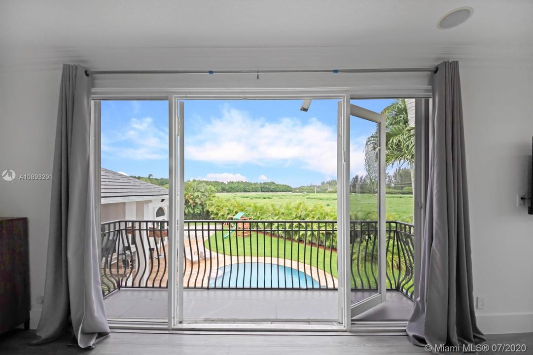 Recently Rented: $18,000 (6 beds, 4 baths, 4648 Square Feet)