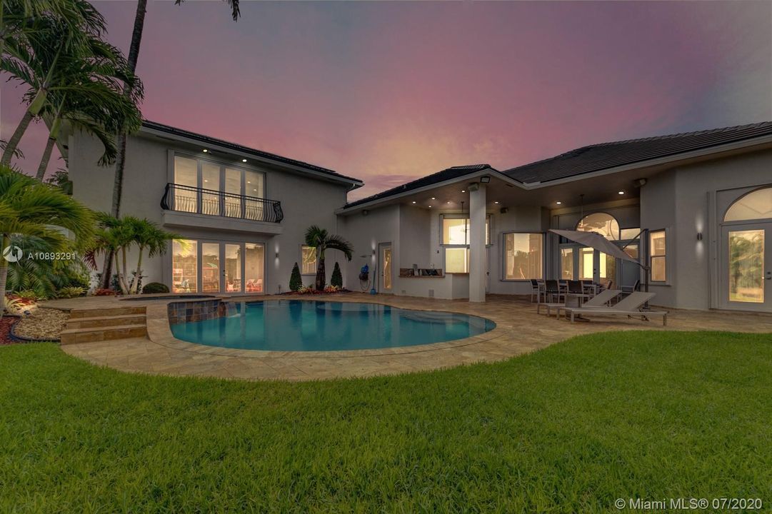 Recently Rented: $18,000 (6 beds, 4 baths, 4648 Square Feet)