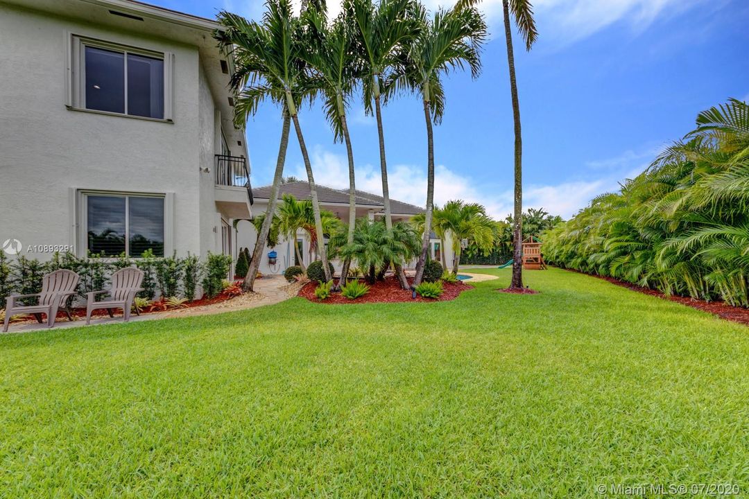 Recently Rented: $18,000 (6 beds, 4 baths, 4648 Square Feet)