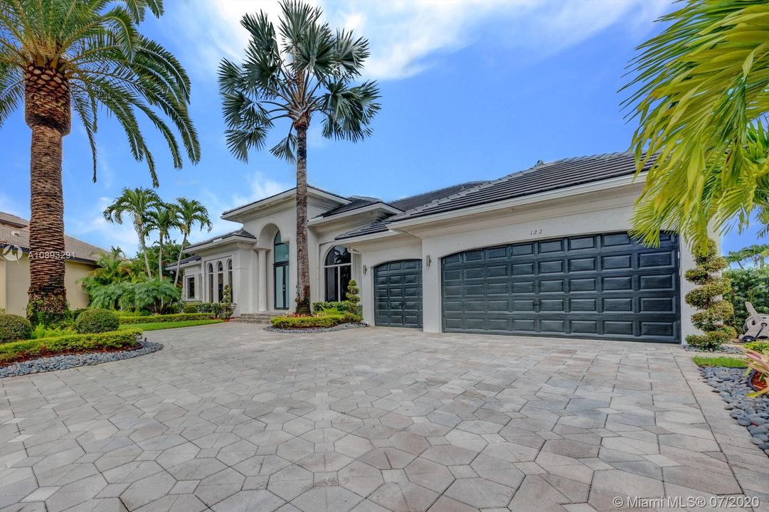 Recently Rented: $18,000 (6 beds, 4 baths, 4648 Square Feet)