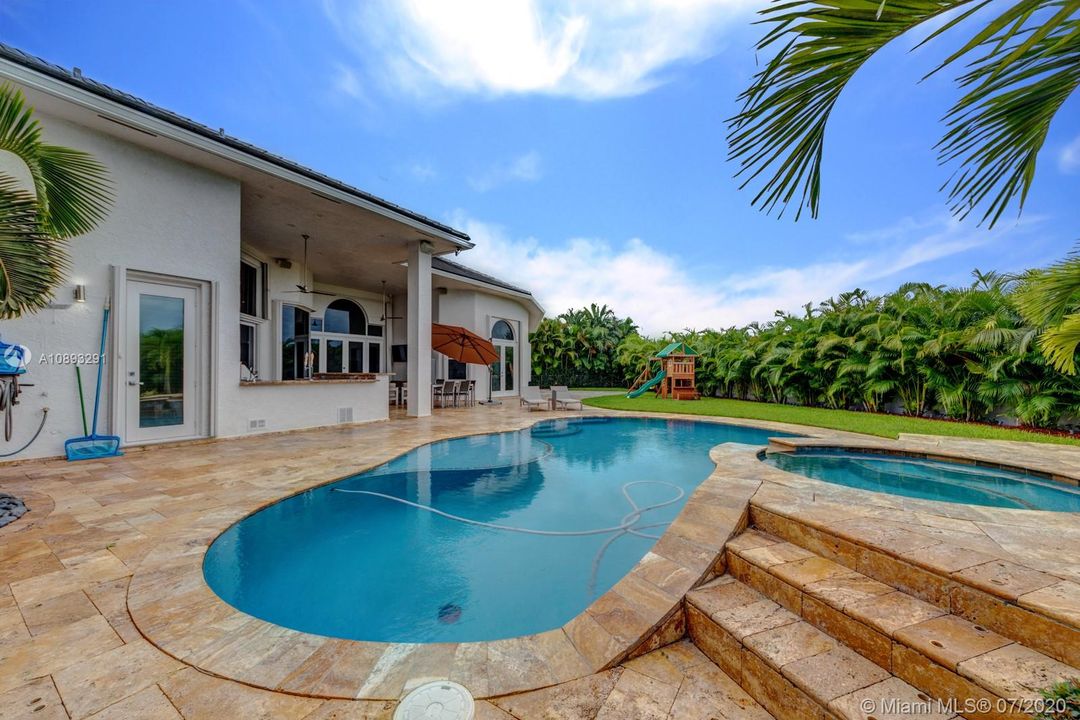 Recently Rented: $18,000 (6 beds, 4 baths, 4648 Square Feet)