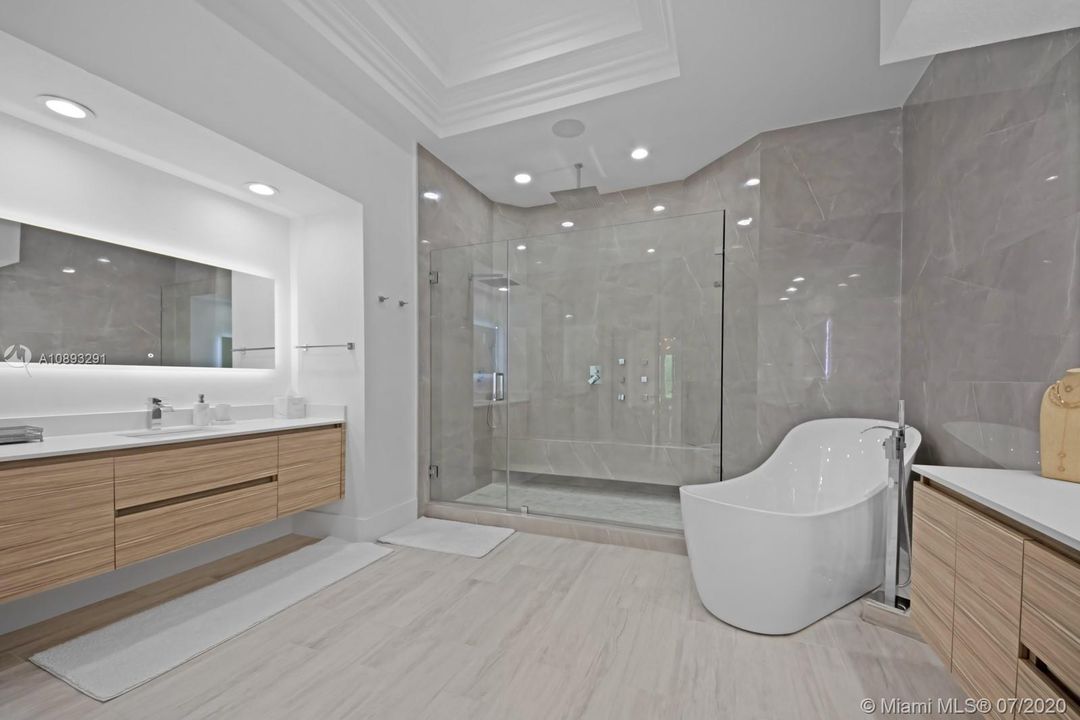 Recently Rented: $18,000 (6 beds, 4 baths, 4648 Square Feet)