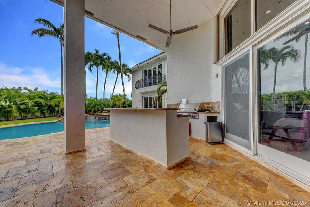 Recently Rented: $18,000 (6 beds, 4 baths, 4648 Square Feet)