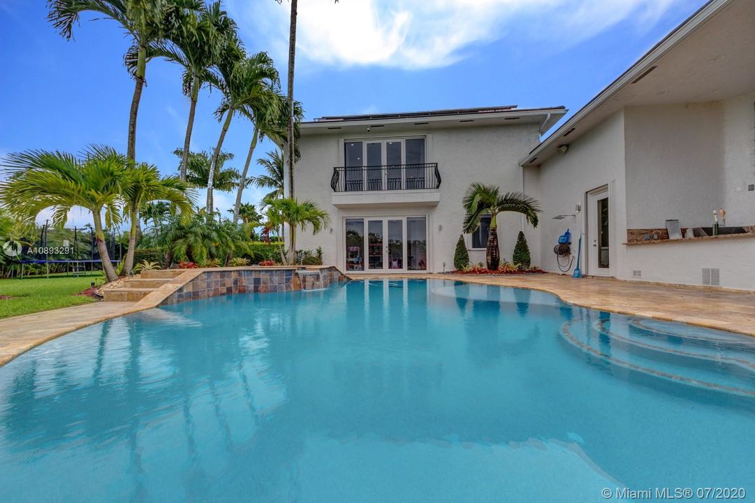 Recently Rented: $18,000 (6 beds, 4 baths, 4648 Square Feet)