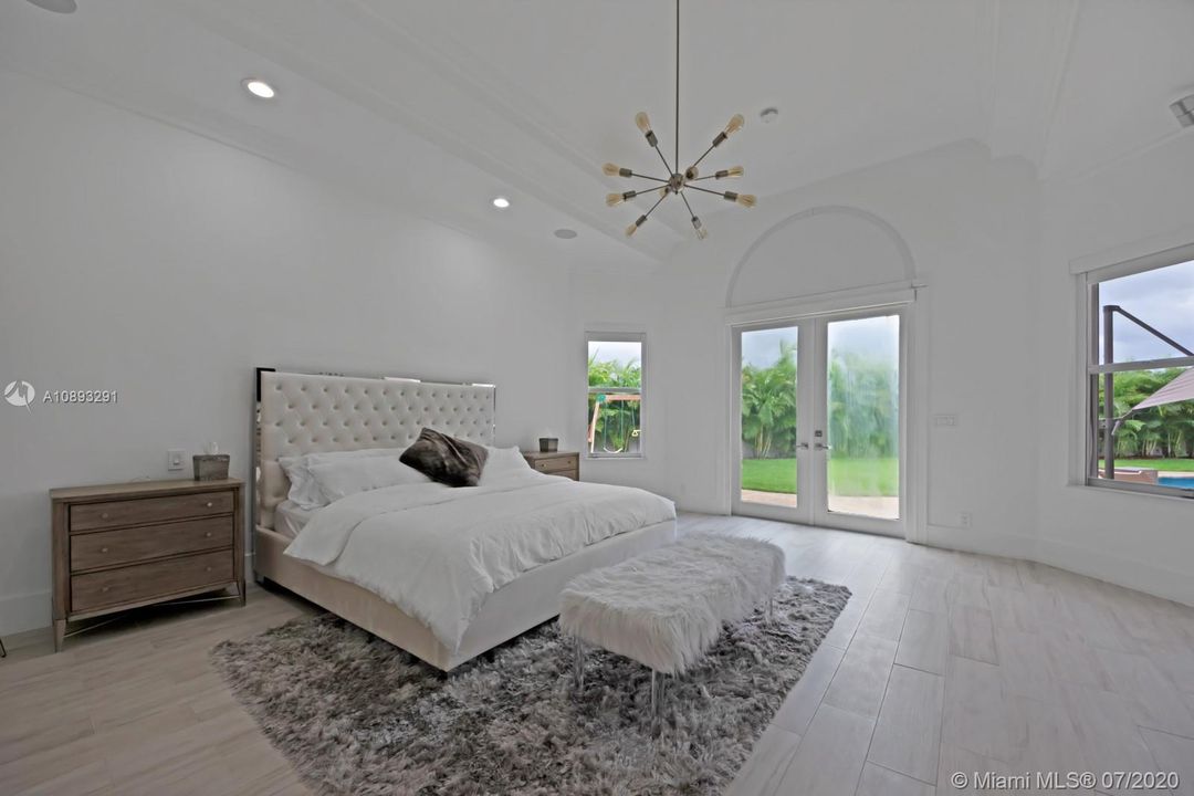 Recently Rented: $18,000 (6 beds, 4 baths, 4648 Square Feet)