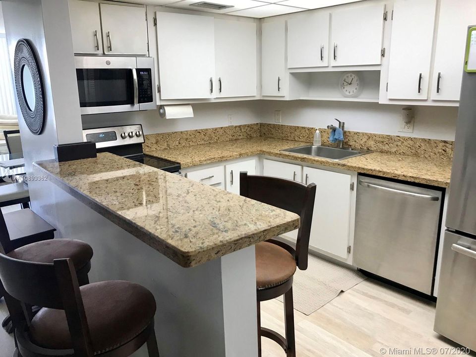 Recently Sold: $179,000 (1 beds, 2 baths, 1017 Square Feet)