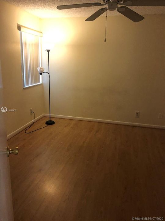 最近租的: $1,350 (2 贝兹, 2 浴室, 0 平方英尺)