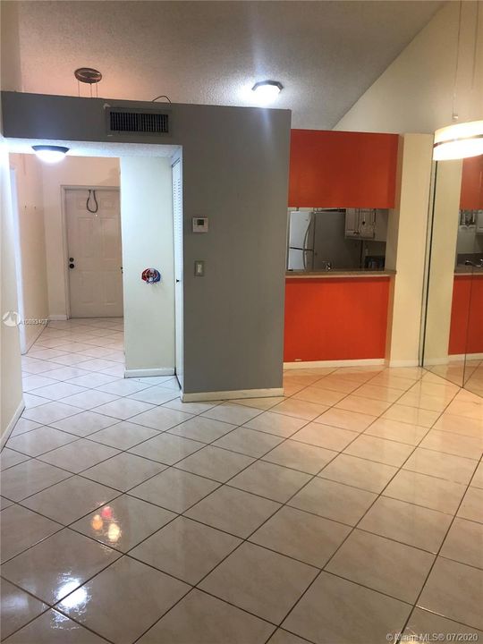 最近租的: $1,350 (2 贝兹, 2 浴室, 0 平方英尺)