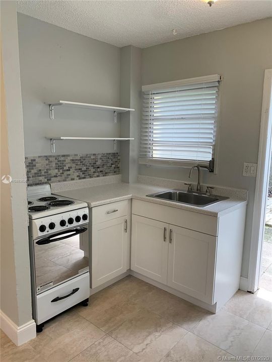 2805 NE 6 Lane Wilton Manors - Walking distance from Drive