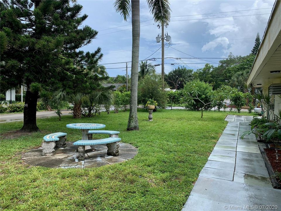 Out door area -2805 NE 6 Lane Wilton Manors - Walking distance from Drive