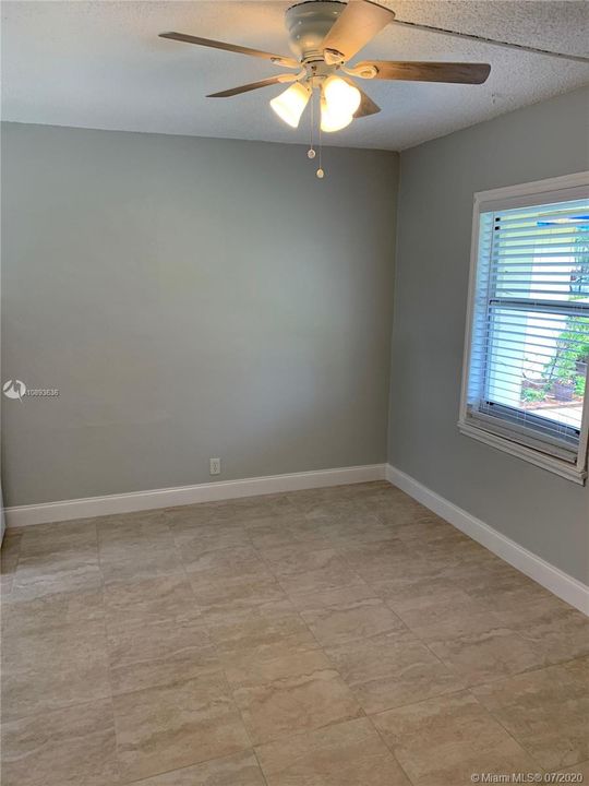 Living area -  2805 NE 6 Lane Wilton Manors - Walking distance from Drive