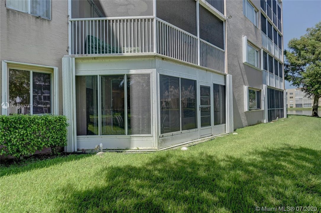 Недавно продано: $199,000 (2 спален, 2 ванн, 1500 Квадратных фут)