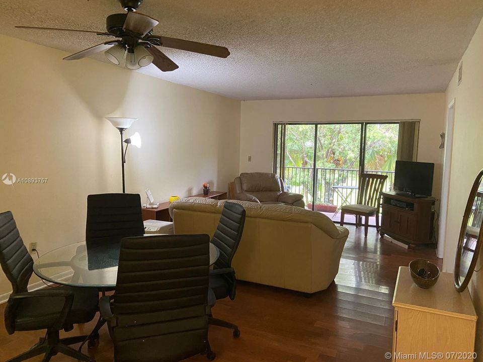 Recently Sold: $174,000 (2 beds, 1 baths, 891 Square Feet)