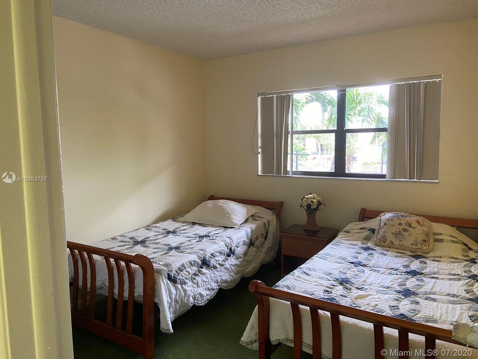 Recently Sold: $174,000 (2 beds, 1 baths, 891 Square Feet)