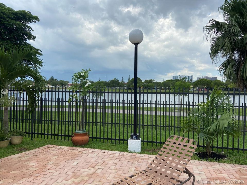 Recently Sold: $174,000 (2 beds, 1 baths, 891 Square Feet)