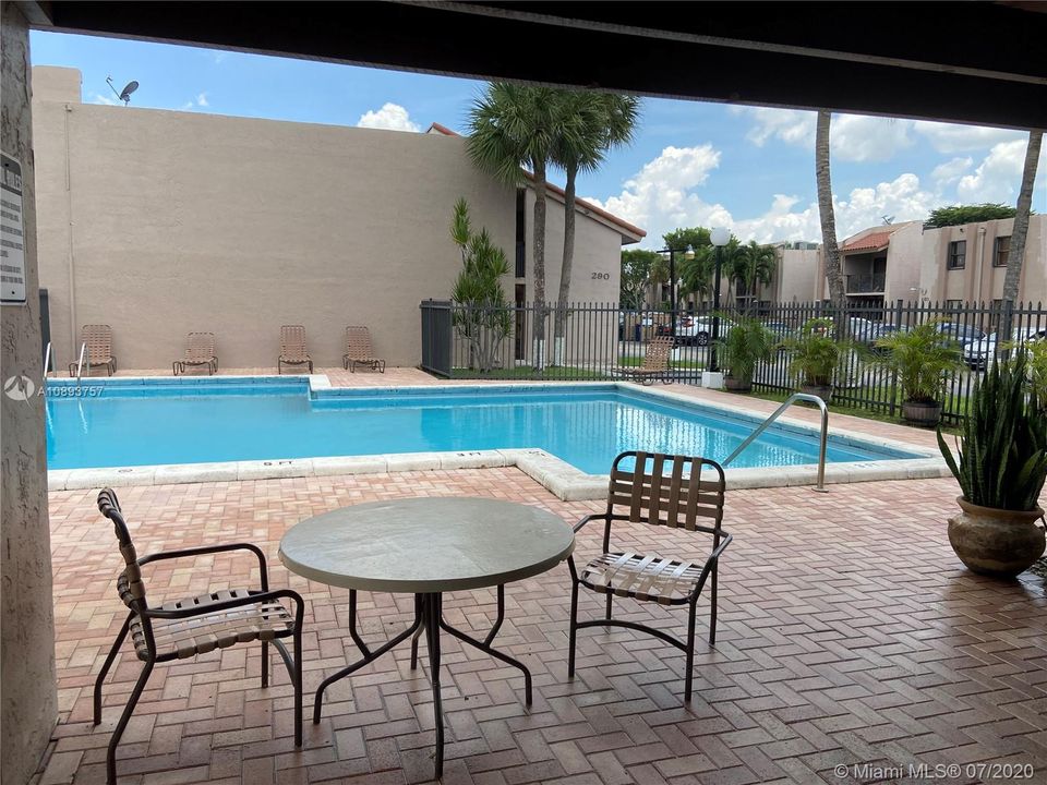 Recently Sold: $174,000 (2 beds, 1 baths, 891 Square Feet)
