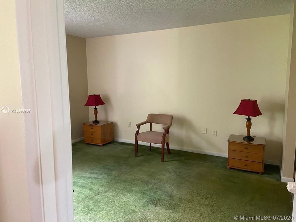 Recently Sold: $174,000 (2 beds, 1 baths, 891 Square Feet)