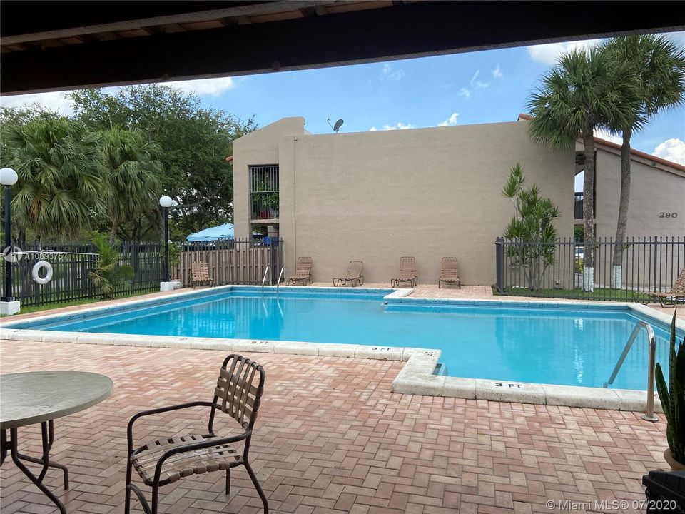 Recently Sold: $174,000 (2 beds, 1 baths, 891 Square Feet)