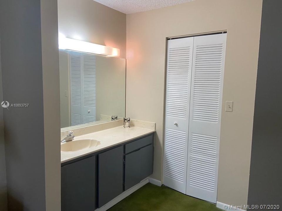 Recently Sold: $174,000 (2 beds, 1 baths, 891 Square Feet)