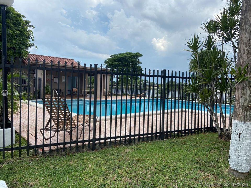 Recently Sold: $174,000 (2 beds, 1 baths, 891 Square Feet)