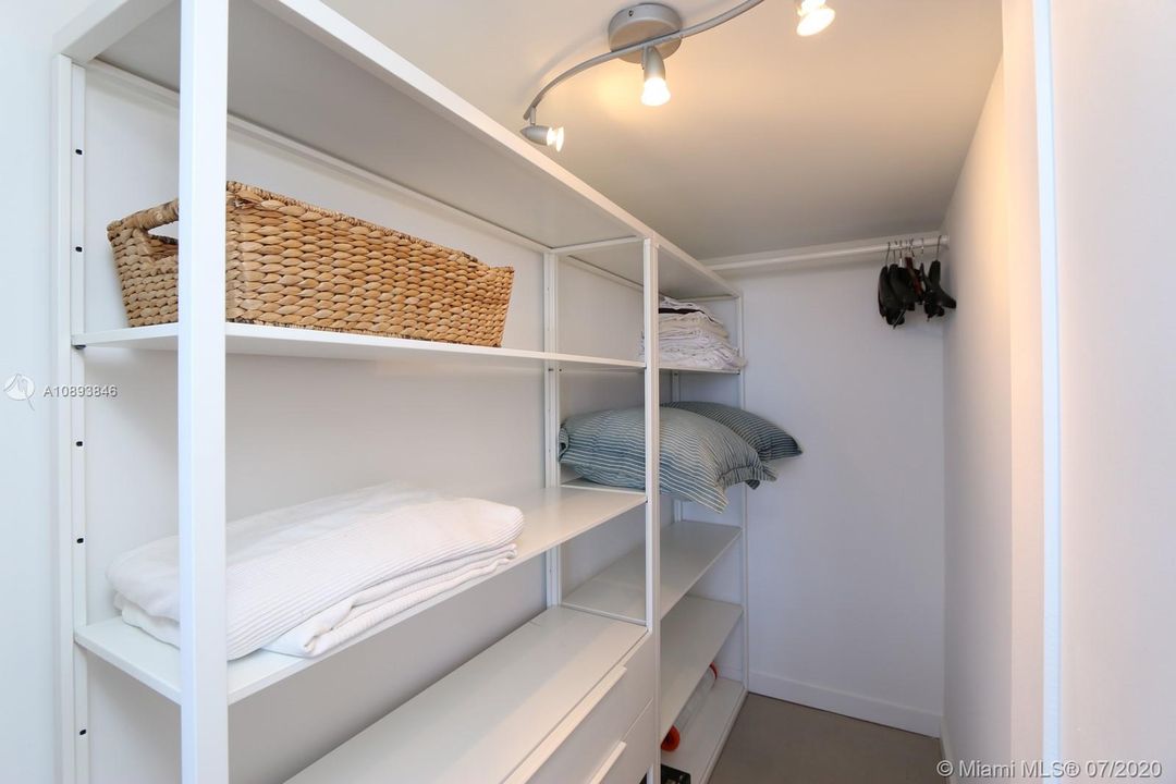 Recientemente alquilado: $3,450 (1 camas, 2 baños, 1270 Pies cuadrados)
