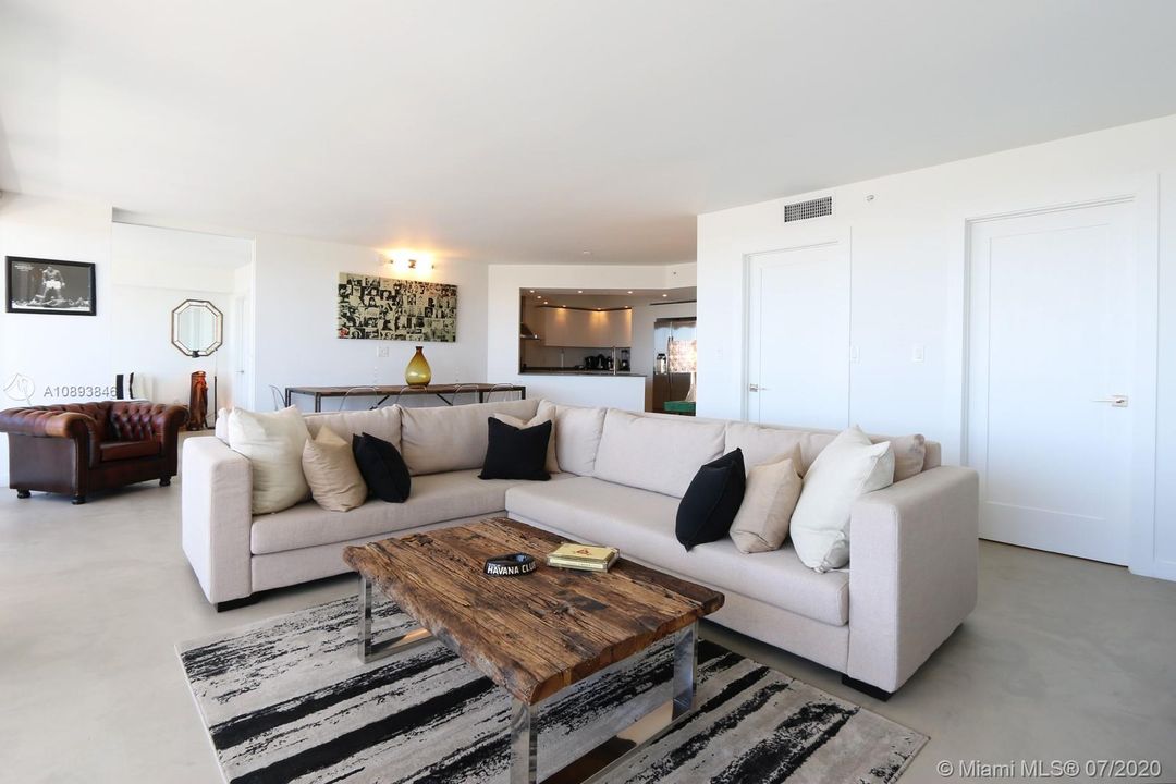 Recientemente alquilado: $3,450 (1 camas, 2 baños, 1270 Pies cuadrados)