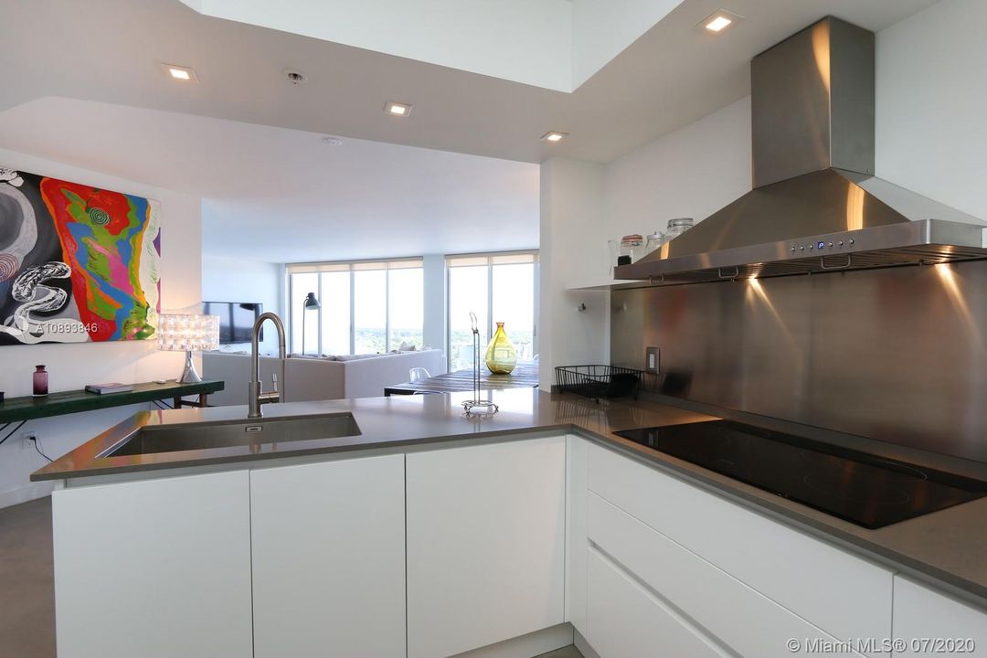 Recientemente alquilado: $3,450 (1 camas, 2 baños, 1270 Pies cuadrados)