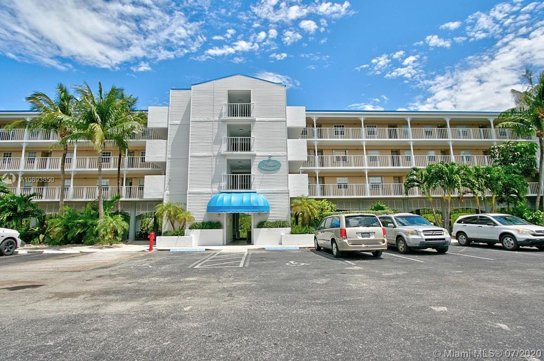 Recently Sold: $339,000 (1 beds, 1 baths, 577 Square Feet)