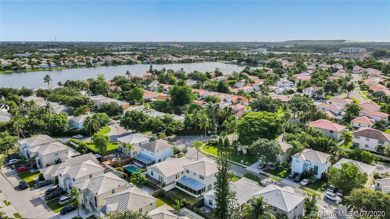 Недавно продано: $335,000 (3 спален, 2 ванн, 1344 Квадратных фут)