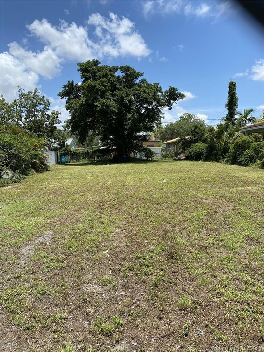 Vendido Recientemente: $295,000 (0.17 acres)