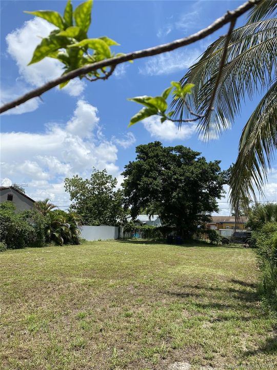 Vendido Recientemente: $295,000 (0.17 acres)