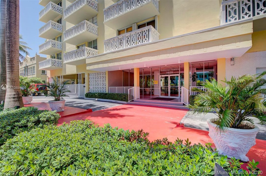 Recently Sold: $347,000 (2 beds, 2 baths, 1006 Square Feet)