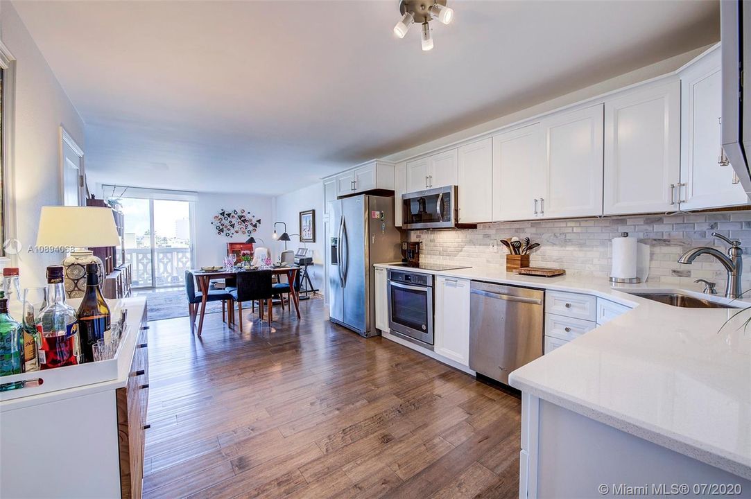 Recently Sold: $347,000 (2 beds, 2 baths, 1006 Square Feet)