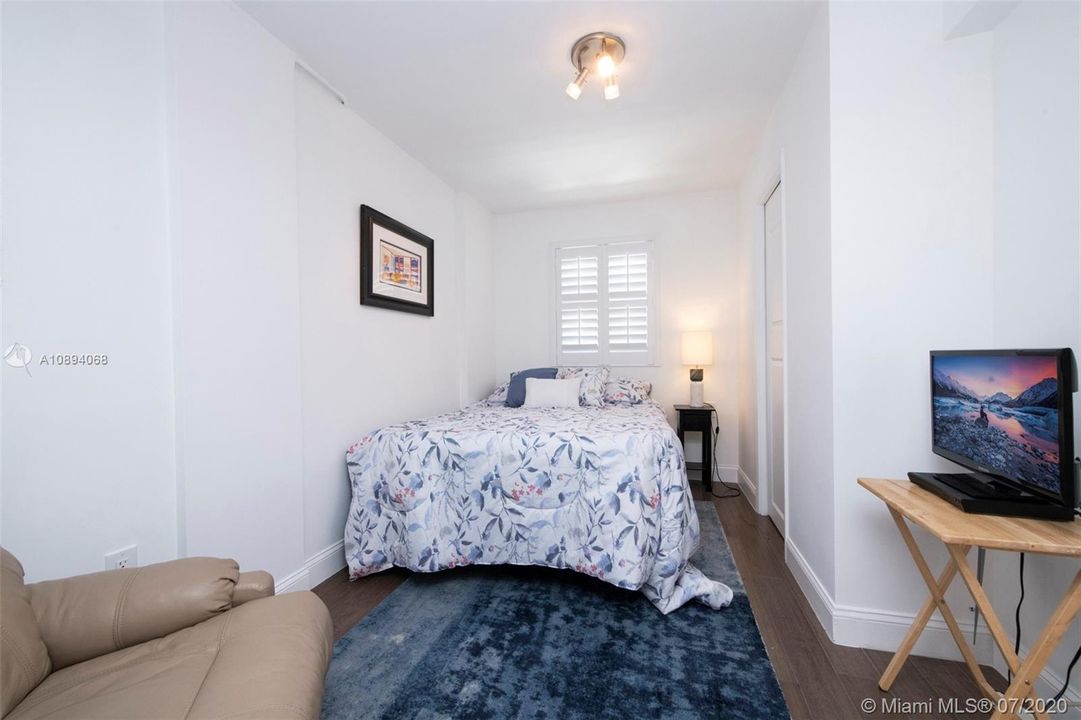 Recently Sold: $347,000 (2 beds, 2 baths, 1006 Square Feet)