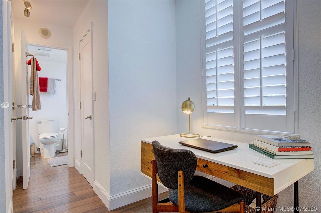 Recently Sold: $347,000 (2 beds, 2 baths, 1006 Square Feet)