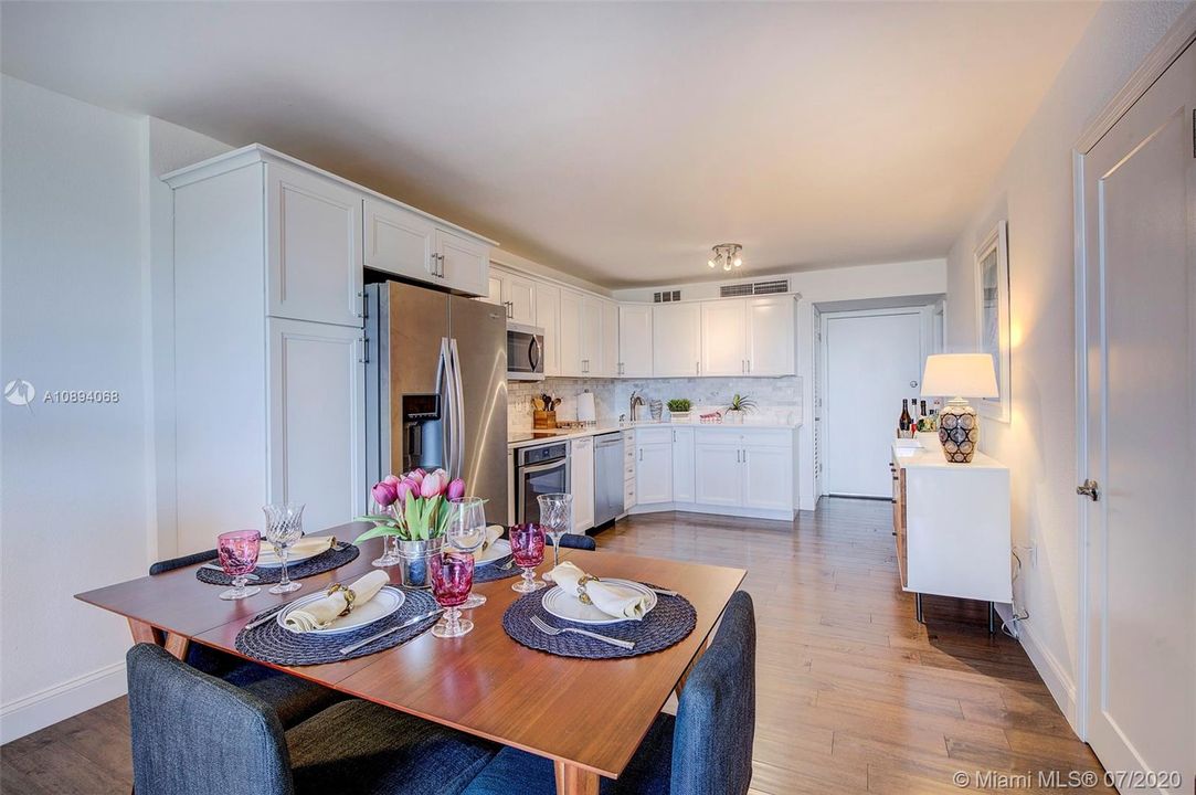 Recently Sold: $347,000 (2 beds, 2 baths, 1006 Square Feet)