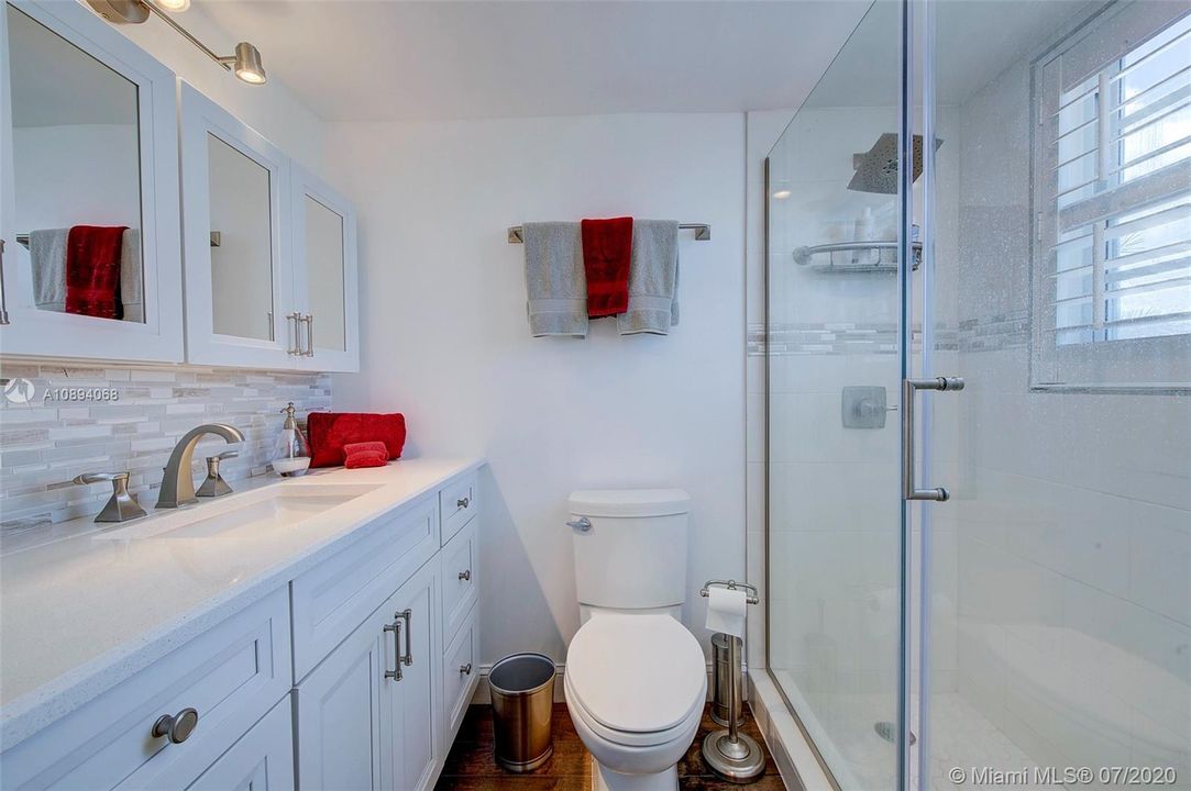 Recently Sold: $347,000 (2 beds, 2 baths, 1006 Square Feet)