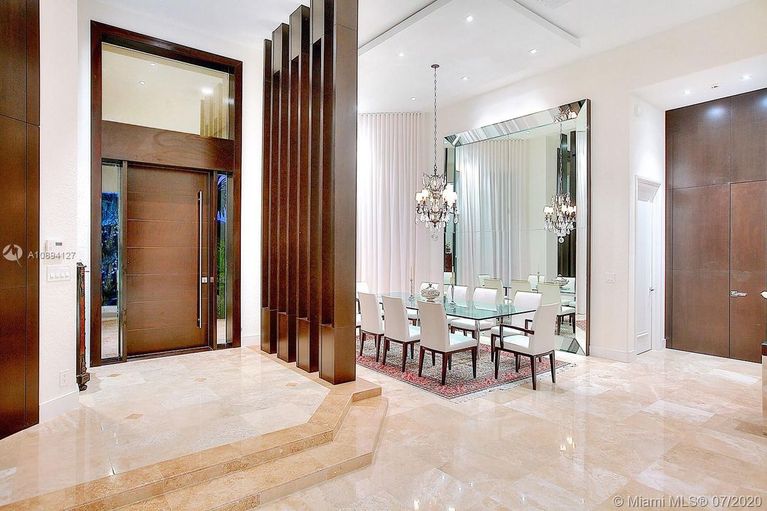 Vendido Recientemente: $2,150,000 (5 camas, 6 baños, 4733 Pies cuadrados)