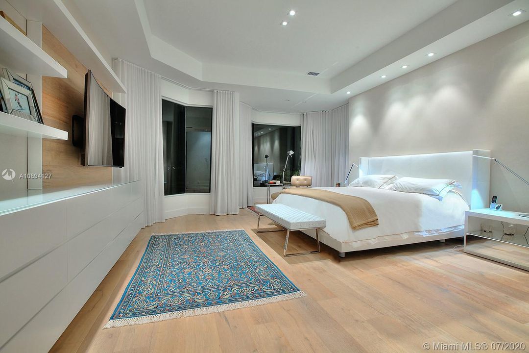 Vendido Recientemente: $2,150,000 (5 camas, 6 baños, 4733 Pies cuadrados)
