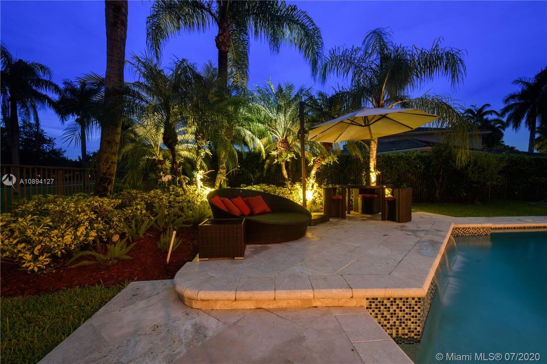 Vendido Recientemente: $2,150,000 (5 camas, 6 baños, 4733 Pies cuadrados)