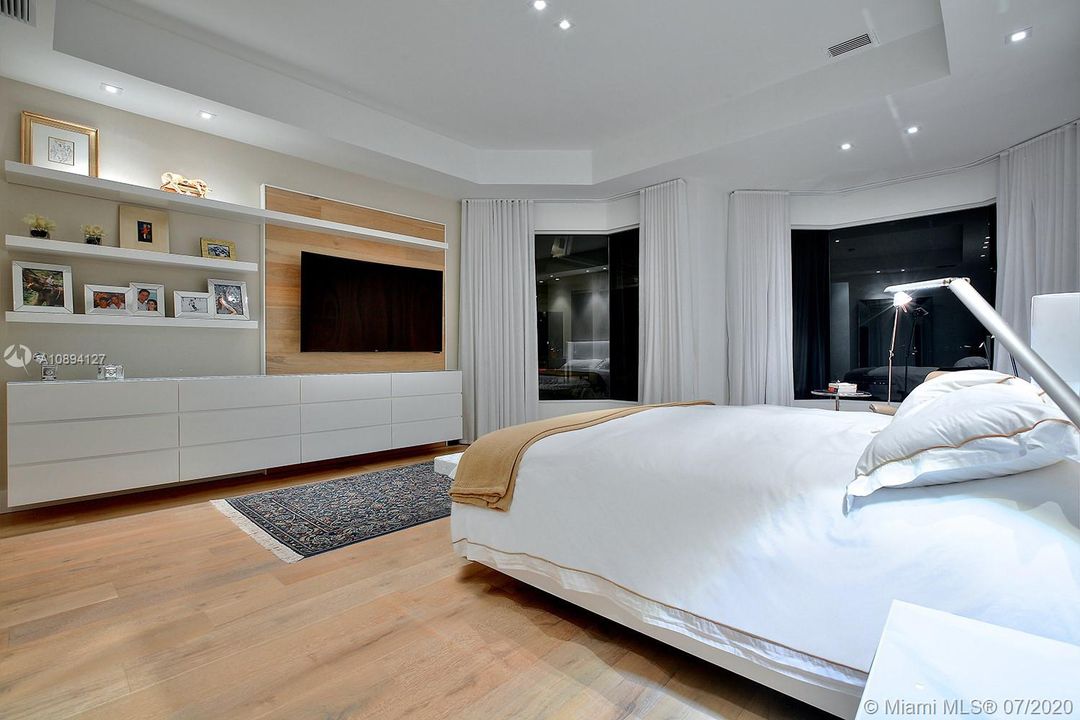 Vendido Recientemente: $2,150,000 (5 camas, 6 baños, 4733 Pies cuadrados)