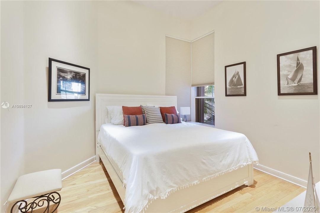 Vendido Recientemente: $2,150,000 (5 camas, 6 baños, 4733 Pies cuadrados)