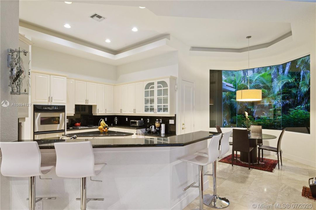 Vendido Recientemente: $2,150,000 (5 camas, 6 baños, 4733 Pies cuadrados)