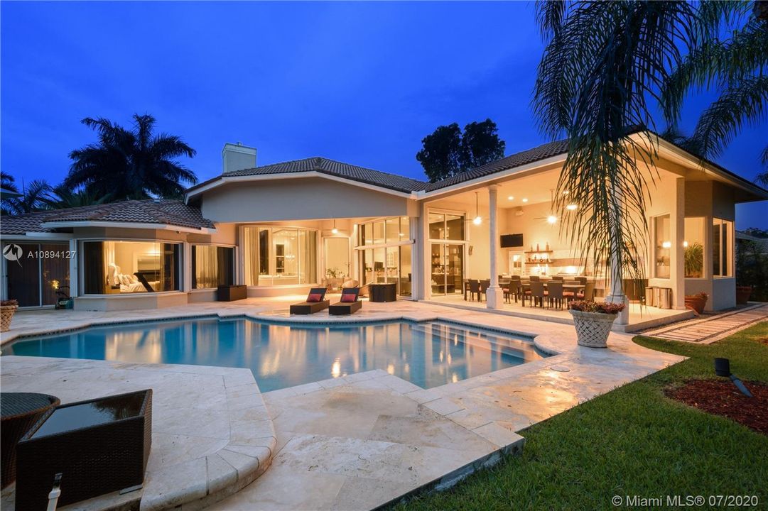 Vendido Recientemente: $2,150,000 (5 camas, 6 baños, 4733 Pies cuadrados)