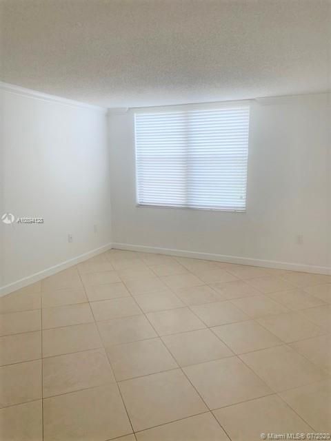 Recently Rented: $1,200 (1 beds, 1 baths, 787 Square Feet)