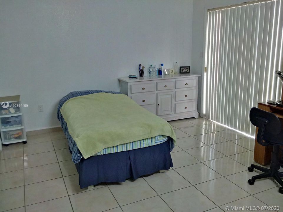 Recently Sold: $140,000 (1 beds, 1 baths, 625 Square Feet)